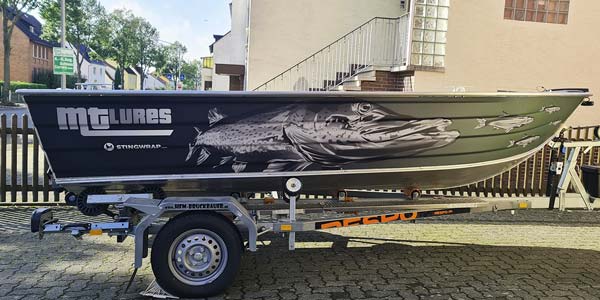 Barco de aluminio con lucioperca