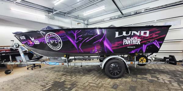 Angelboot mit Black Panther Folie