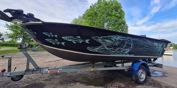 Angelboot mit Hecht Folierung