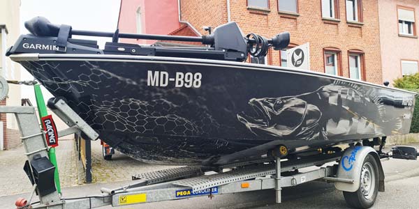 Zander design on metallic foil