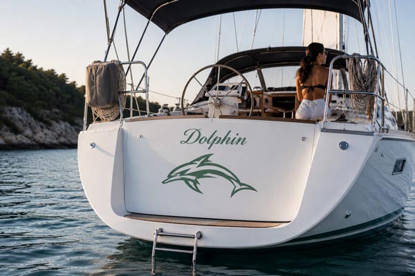 Naklejki na łódkę delfin